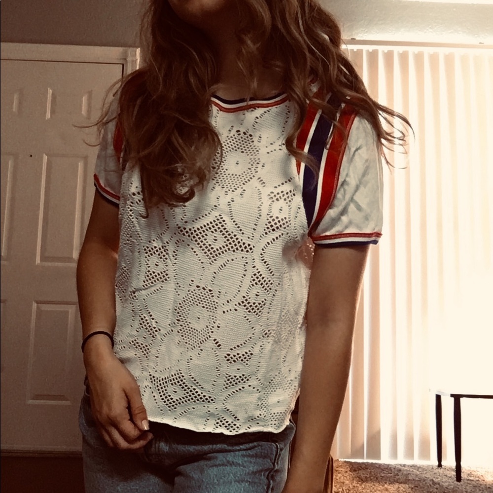 Meshed patterned tee